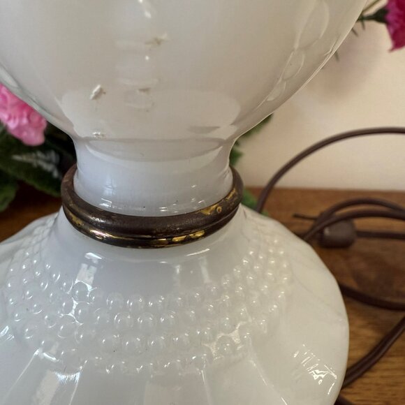 Vintage Milk Glass Table Lamp Beaded Pattern Pedestal Base Mid-Century Cottage - Picture 4 of 6